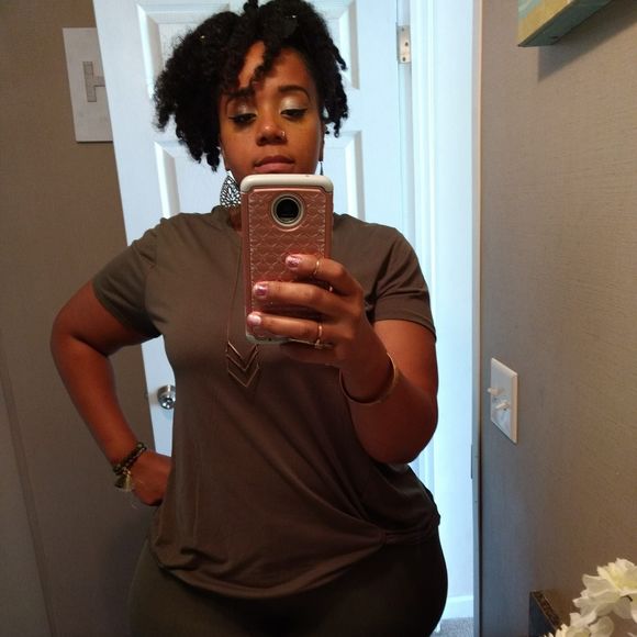 Meet your Posher, Alaya - Picture 1 of 1